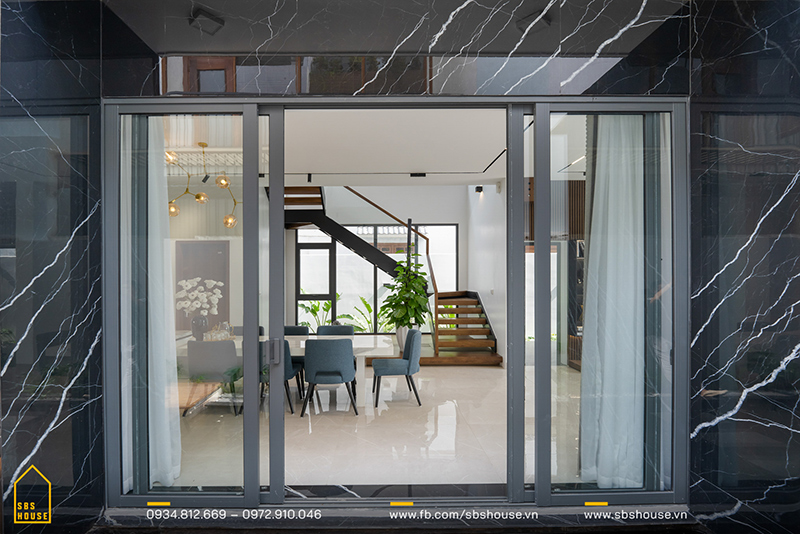 Cửa Nhôm Kính: Lợi Ích và Ứng Dụng Trong Thiết Kế Nhà Ở