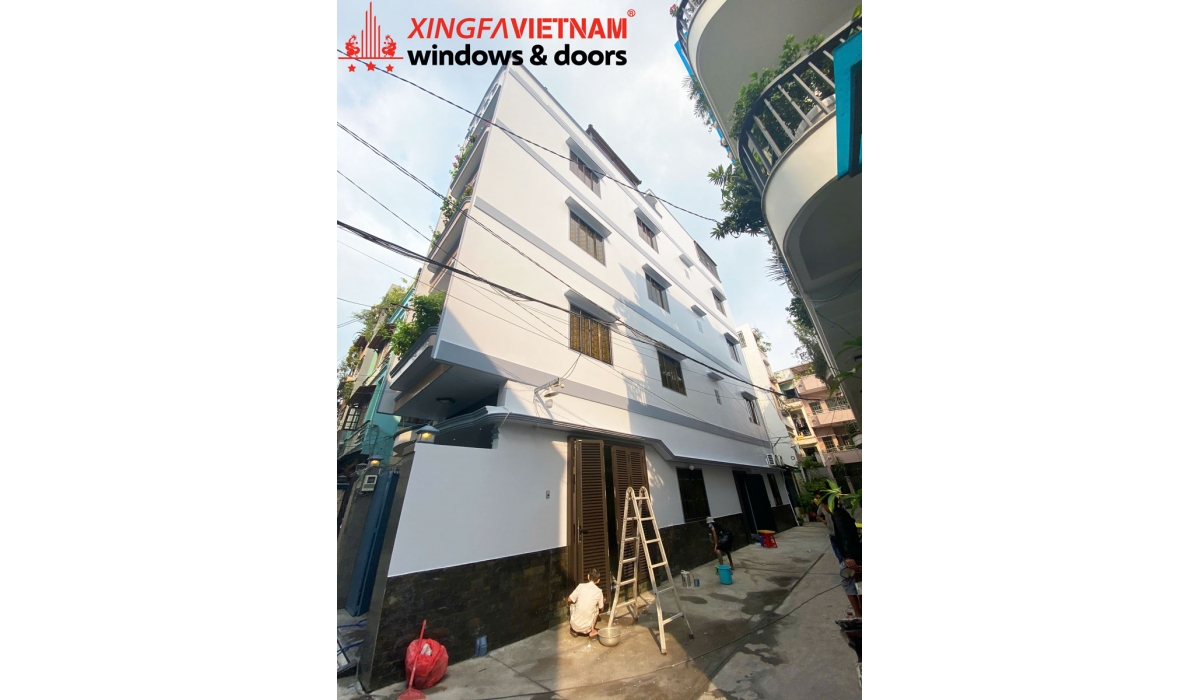 Hoàn thành lắp đặt công trình cửa nhôm Xingfa lá xách lam Louver cho cô Thanh tại Tân Bình, TP.HCM
