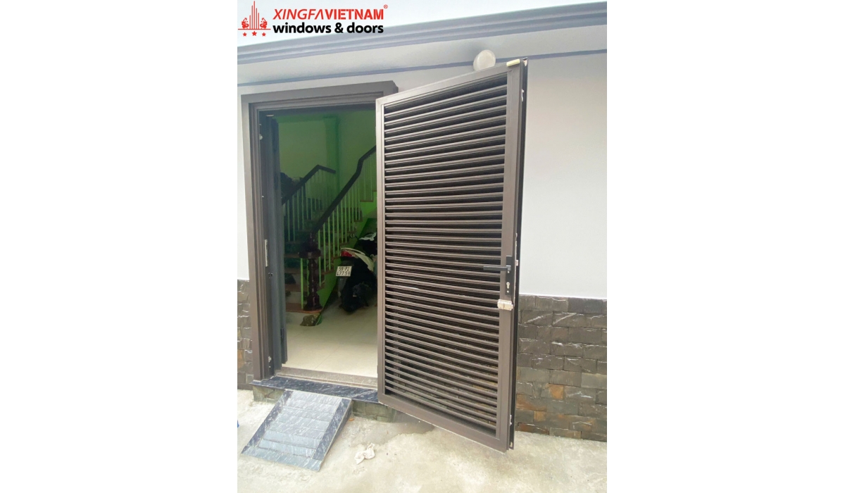 Hoàn thành lắp đặt công trình cửa nhôm Xingfa lá xách lam Louver cho cô Thanh tại Tân Bình, TP.HCM
