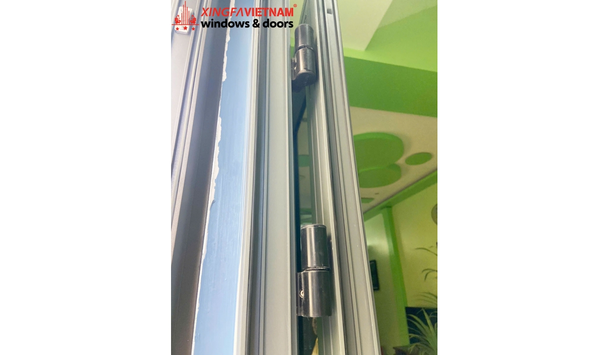 Tiến độ thi công lắp đặt cửa nhôm Xingfa lá xách lam Louver cho cô Thanh tại Tân Bình, TP.HCM