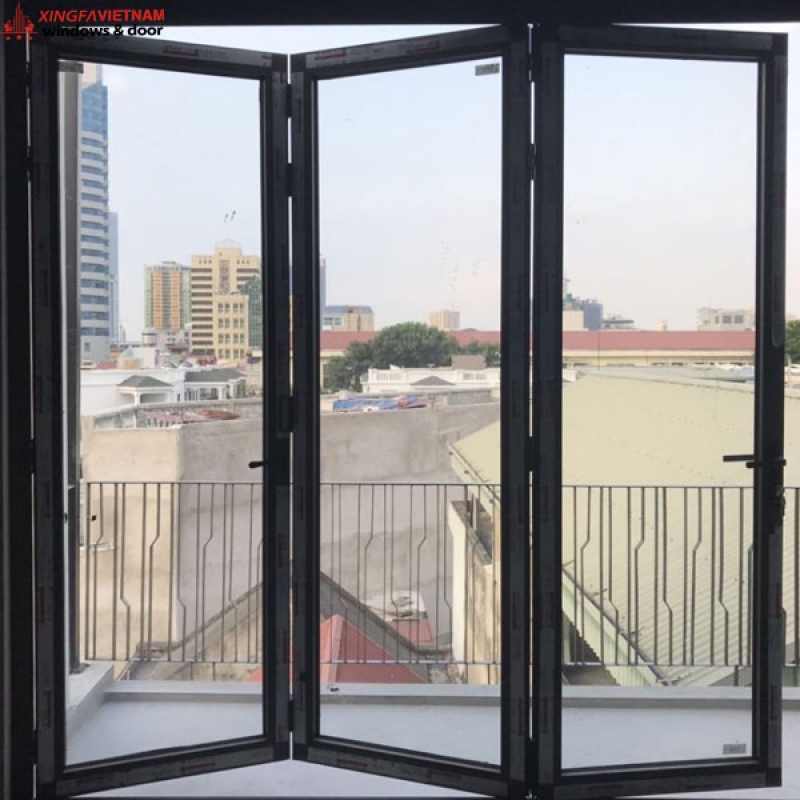 Cửa đi mở xếp gấp 3 cánh nhôm Xingfa Quảng Đông chính hãng